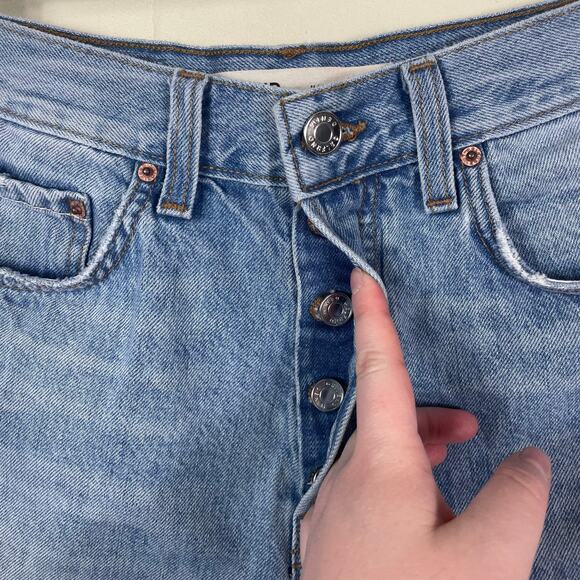 GRLFRND Distressed Quinn High Rise 90s Boyfriend Shorts in Santa Barbara - Picture 4 of 12